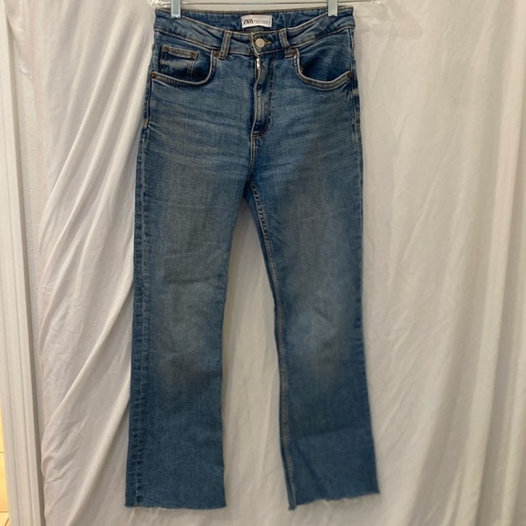 Zara High Rise straight Leg Jeans with Raw Hem sz 4 - Picture 2 of 6